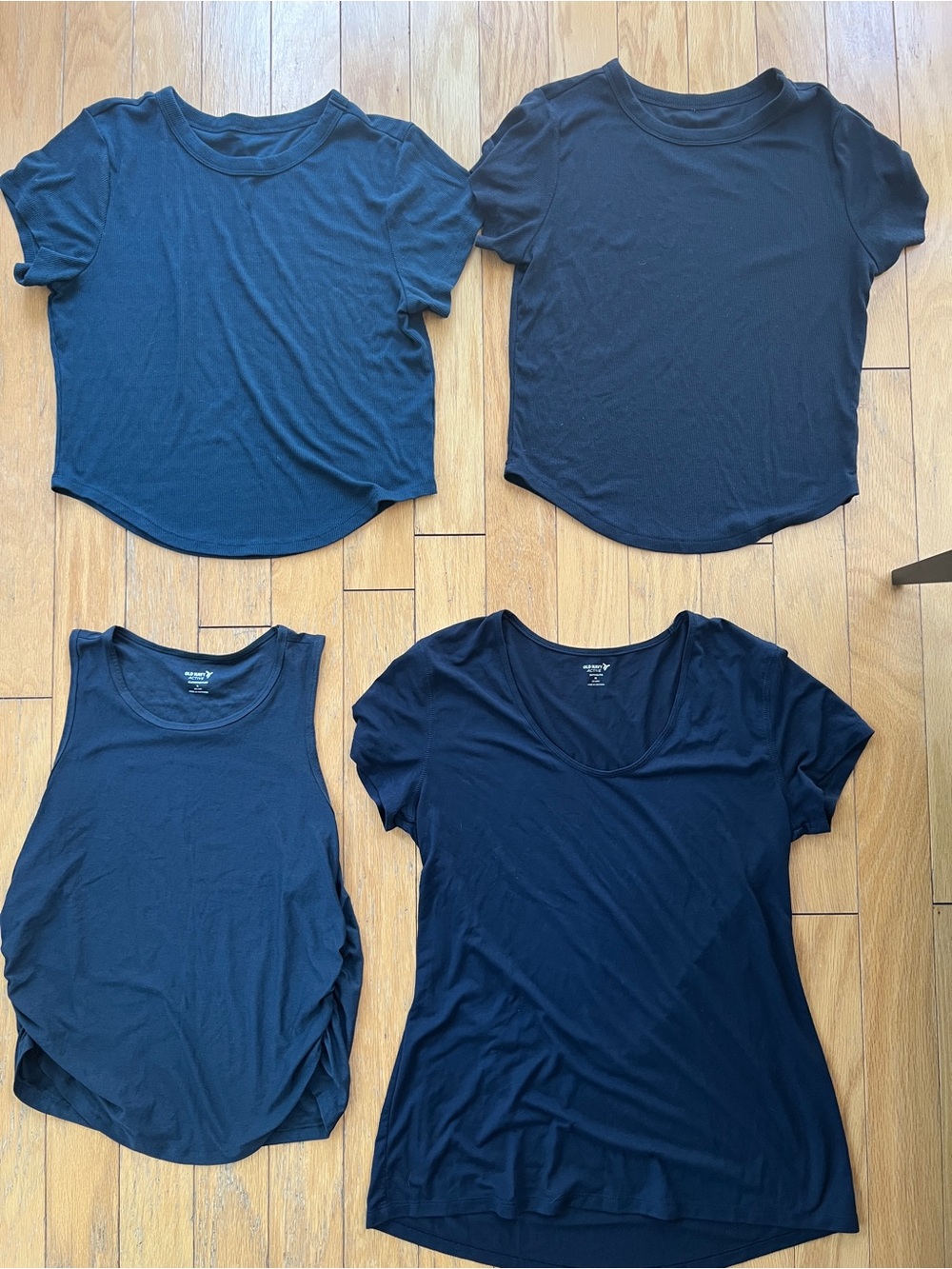Old Navy Navy Blue Women's Short Sleeve Tees - 4-Pack Mix